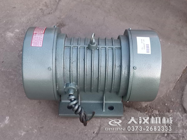 VB振動(dòng)電機(jī)的選型要根據(jù)所匹配產(chǎn)品需要的激振大小，進(jìn)行選擇。