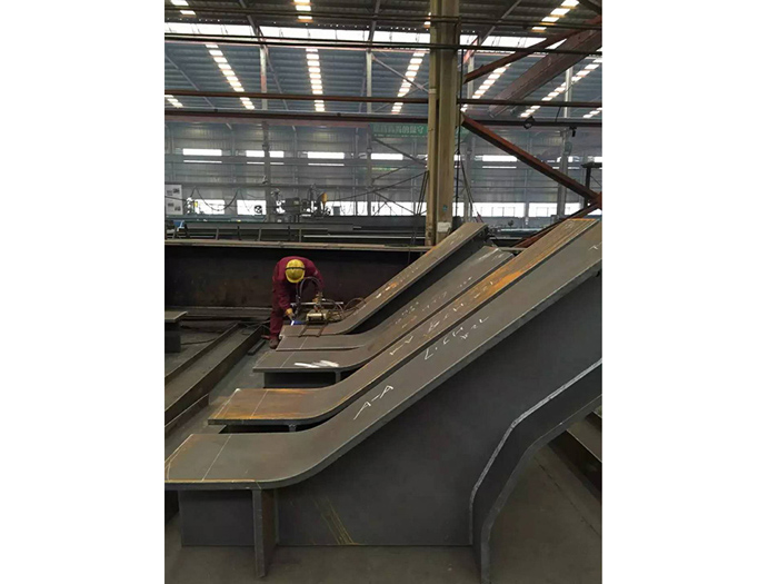 H型鋼梁、格構(gòu)柱