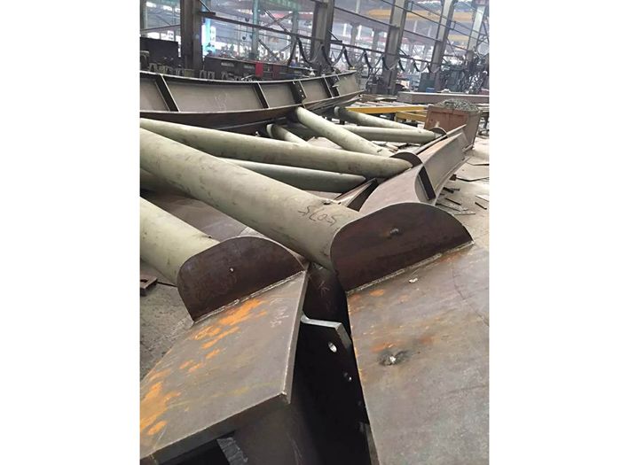 H型鋼梁、格構柱