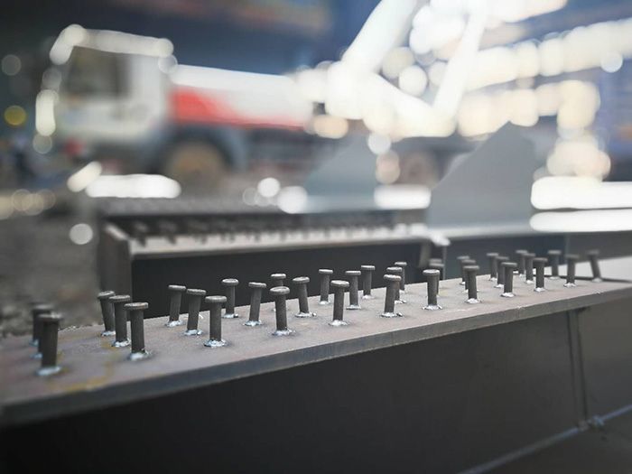 H型鋼梁、格構(gòu)柱