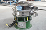 600型三次元振動篩，產(chǎn)量可達(dá)500kg/h。